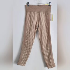 NWT All In Motion Seamless Leggings Size L moisture wicking Comfy Waistband